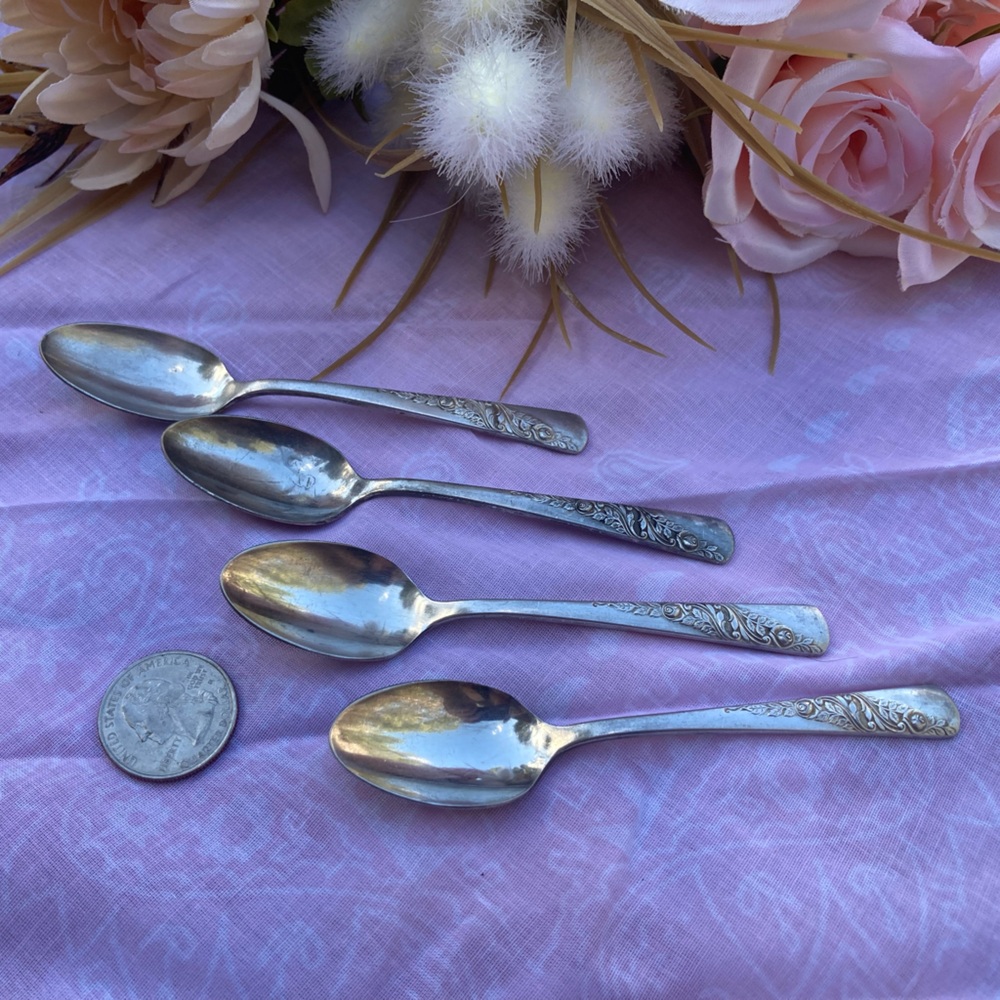 Tea anyone? Delicate teeny 4-1/2” vintage silverplate spoon set by Harmony House